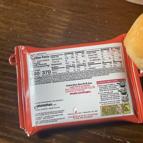 Plush Holding Maruchan Ramen Noodle Soup Chicken 5” Zuru Snackles - Picture 7 of 7